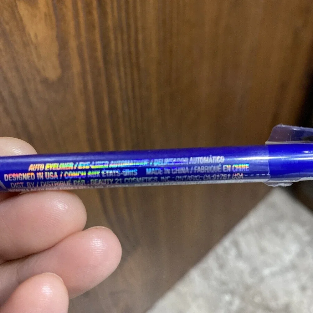 L.A. Colors Auto Eyeliner Blue .011oz New‎ (Read) eye liner pencil